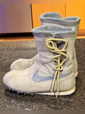 NIKE Sakami Boots Light Blue Yellow Side Lace Up Size 6Y / 7W’s